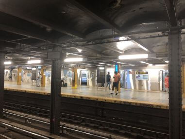 ニューヨークの地下鉄の様子