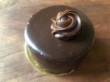 レティ・ベーカリー＆カフェのチョコレートムースケーキ